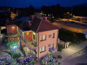 Отель Family Hotel Kavrakovi  Павел-Баня